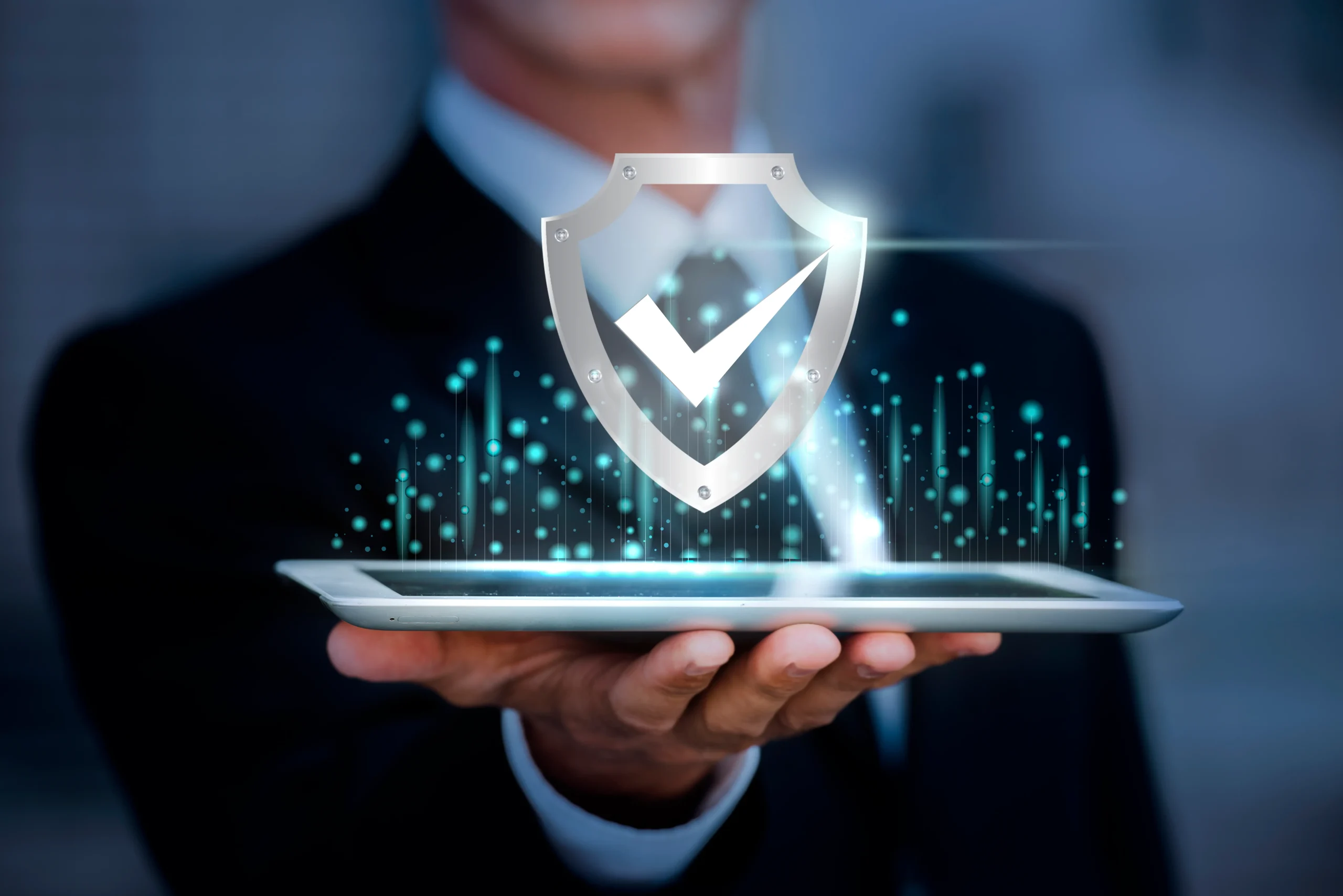 Abogado asesorando en protección de datos personales en Chile